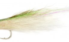 Streamer napodobujc drobnou rybku perleov-olivov