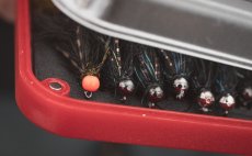 Krabiky na muky Fulling Mill Guide Box Red - V akci