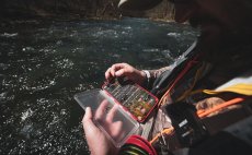 Krabika na muky Fulling Mill Stealth Box Red - V akci